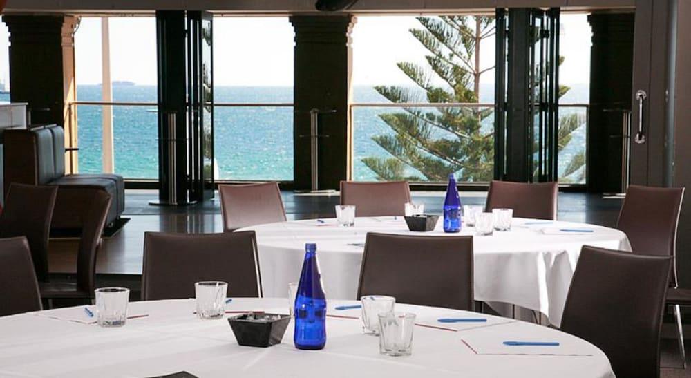 Cottesloe Beach Hotel Perth Bagian luar foto